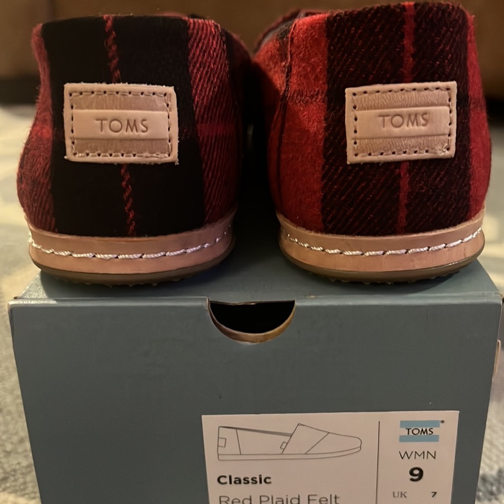 TOMS classic slip ons - Picture 7 of 9